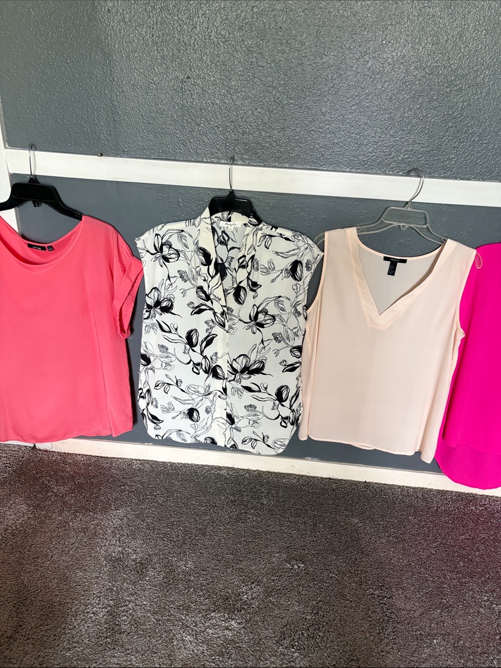 Apt. 9 Pale Pink V-Neck Sleeveless Blouse
